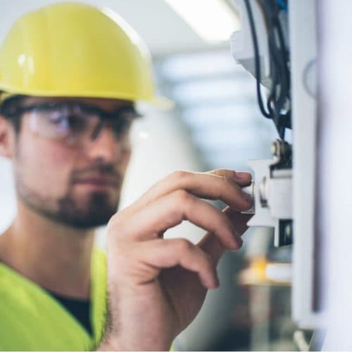 Risques électriques au domicile : comment prévenir, comment agir ?